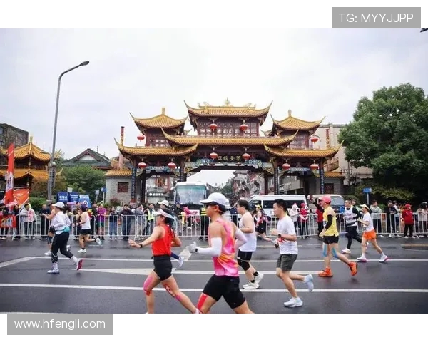 管油胜 21628 卫冕成马！冲线趴地藏着 12 年坚守